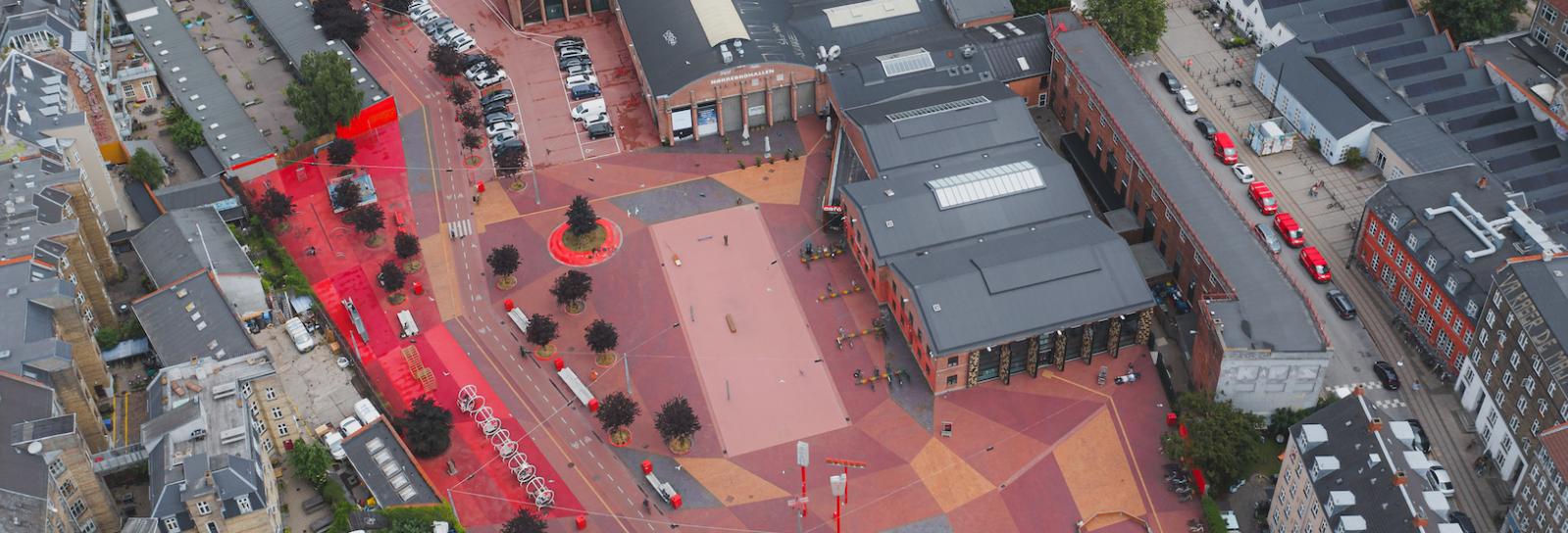 Dronefoto: Den røde plads og Nørrebro Bibliotek